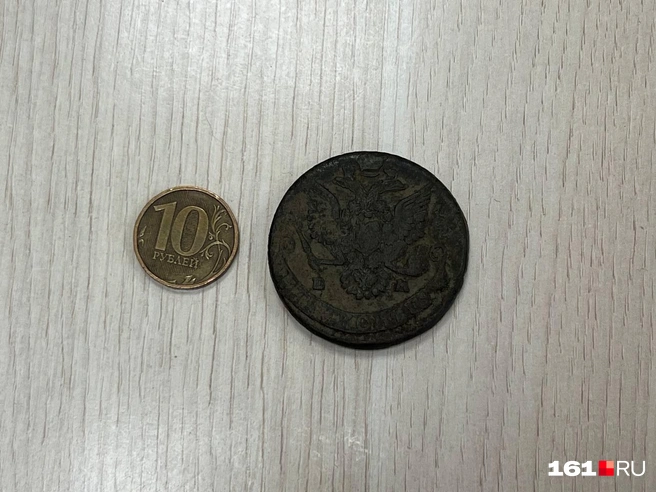 Диаметр монеты 42 миллиметра | Источник: читатель 161.RU