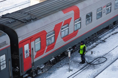 Multiple trains to Moscow delayed after freight car derailment