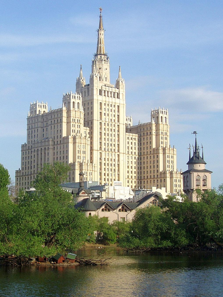 «Весь облик соответствует русской природе»: как выглядят квартиры в сталинских высотках
