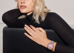 Как выглядят самые красивые часы, посвященные месяцу борьбы с раком груди