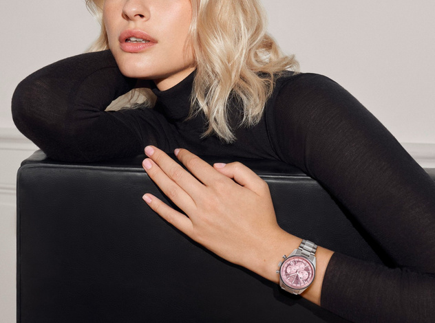 Как выглядят самые красивые часы, посвященные месяцу борьбы с раком груди