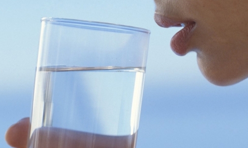Фото №1 - Надо ли пить два литра воды в день?