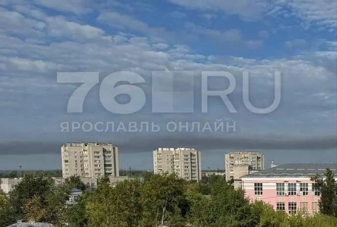 Черная полоска растянулась параллельно горизонту | Источник: Читатель 76.RU