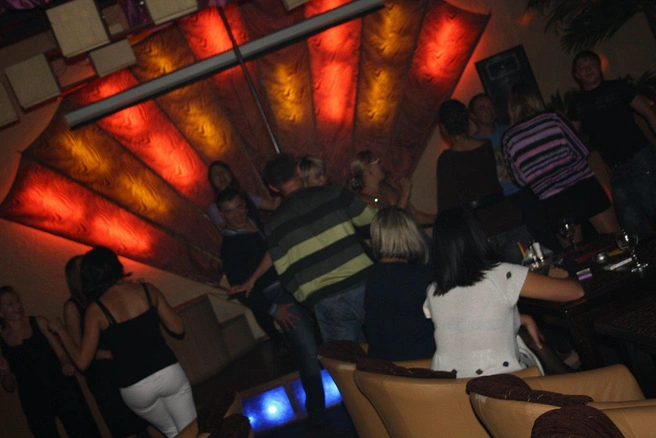 Когда-то в «Сиреневом тумане» было весело | Источник: DANCE CAFE «СИРЕНЕВЫЙ ТУМАН» / Vk.com