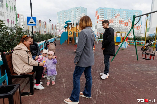 Мамы этих малышек знают о нехватке мест в дошкольных учреждениях своего района | Источник: Ирина Шарова / 72.RU