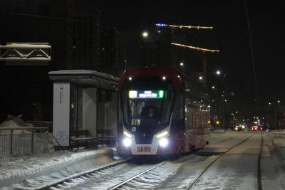 «Дождались! Плавно едут»: трамваи снова ходят по Карпинского