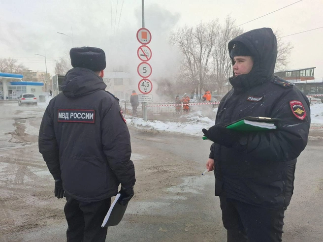 Два студента провалились в яму с кипятком в Оренбурге | Источник: Полиция Оренбуржья