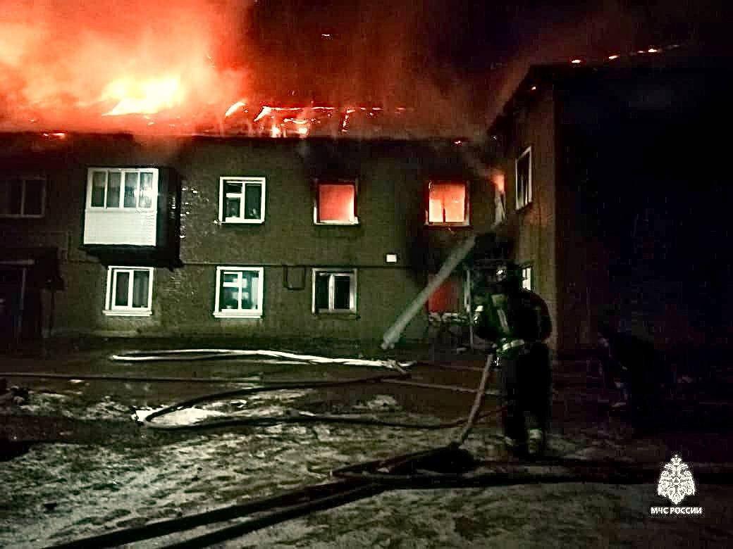 В Башкирии пожар охватил двухэтажный дом — погиб четырехлетний мальчик