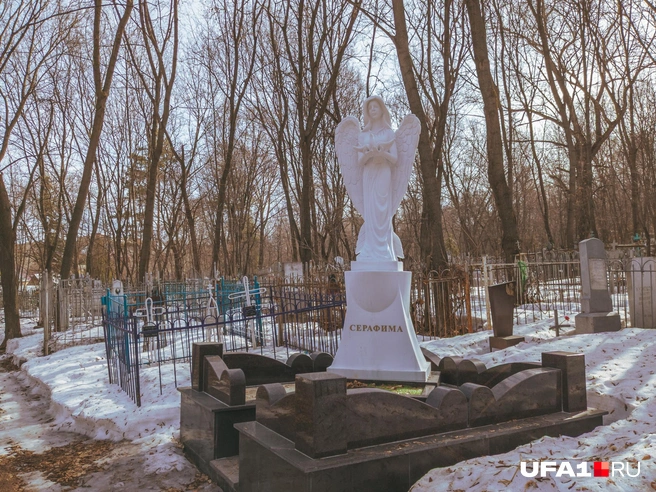На памятнике указано только имя