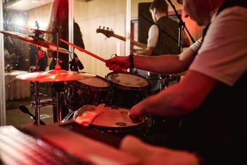 А еще насладиться живой музыкой | Источник: «50|60»