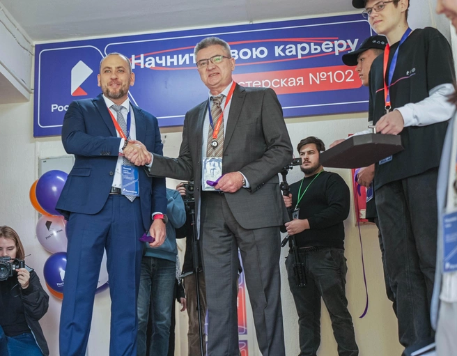Выпускники этого курса смогут трудоустроиться в «Ростелеком» на позиции инсталлятора, мастера по обслуживанию абонентов и специалиста техподдержки | Источник: Медиацентр Краснодарского колледжа электронного приборостроения