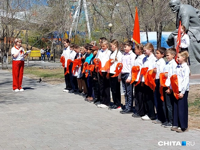 Посвящение прошло около памятника Ленину в парке Дома офицеров | Источник: Наталья Володькина / CHITA.RU