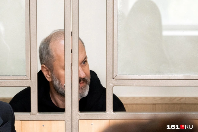 Всё это время Кушнарев внимательно вслушивался в слова свидетеля | Источник: Евгений Вдовин / 161.RU