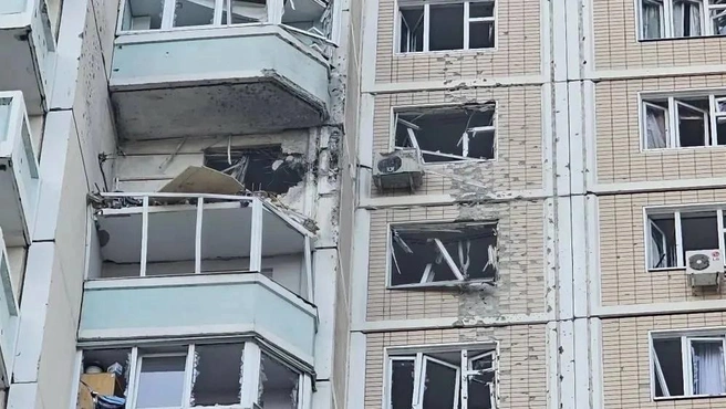 Последствия одной из атак на Подмосковье в ночь на 17 мая | Источник: Андрей Воробьёв / max.ru