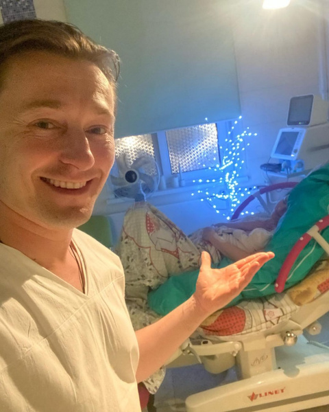 «Анечка родила!»: 47-летний Безруков в пятый раз стал отцом