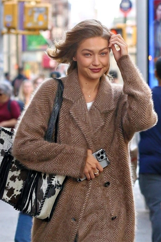 Новые балетки Miu Miu уже у главного амбассадора | marieclaire.ru