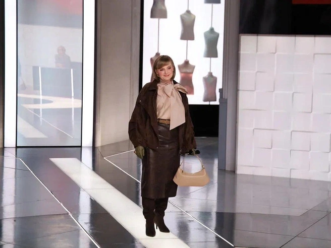 Стилисты создали для нее новый образ. | Источник: Первый канал