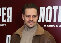 Милош Бикович о сыне, обмане ради роли и Джонни Деппе, бережно хранящем его подарок