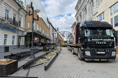Медиаэкран на Вайнера разобрали за ночь