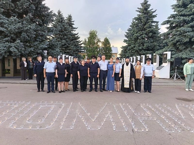 Фото с акции «Свеча памяти» в р.п. Сосновка | Источник: 68.xn--b1aew.xn--p1ai