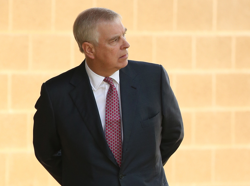 ФБР против королевской семьи: принц Эндрю отказывается давать показания по делу Эпштейна | marieclaire.ru