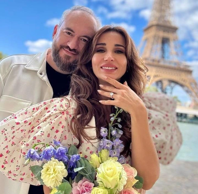 Автобустағы порно: Азиялықтар, ақ нәсілділер Жігітке жыныстық қатынасқа үйрету