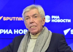 75-летний Юрий Николаев упал в обморок, телеведущего увезли в реанимацию