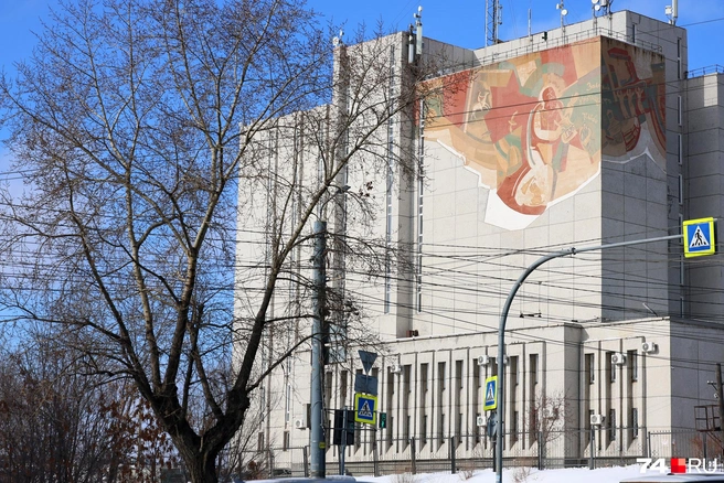 А выполнено панно в технике сграффито&nbsp;— с частичным зацарапыванием рисунка | Источник: Наталья Лапцевич
