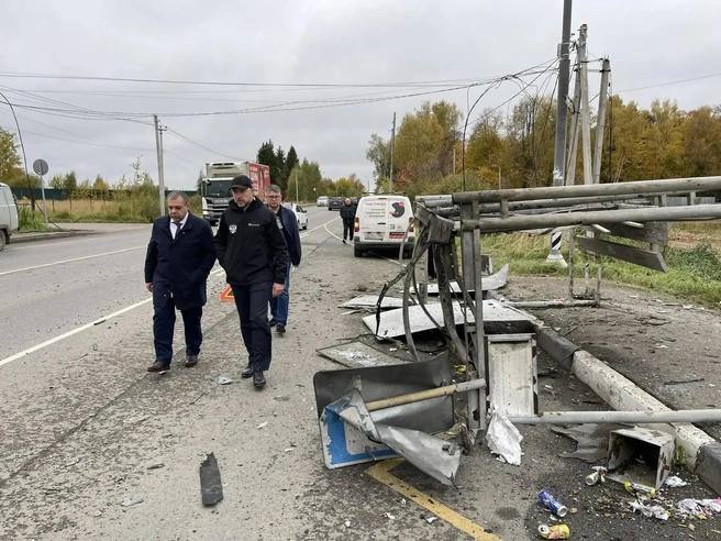 Глава Солнечногорска встретился с владельцами сгоревших автомобилей в результате падения обломков беспилотников  | Источник: Михальков.Солнечногорск / MAX