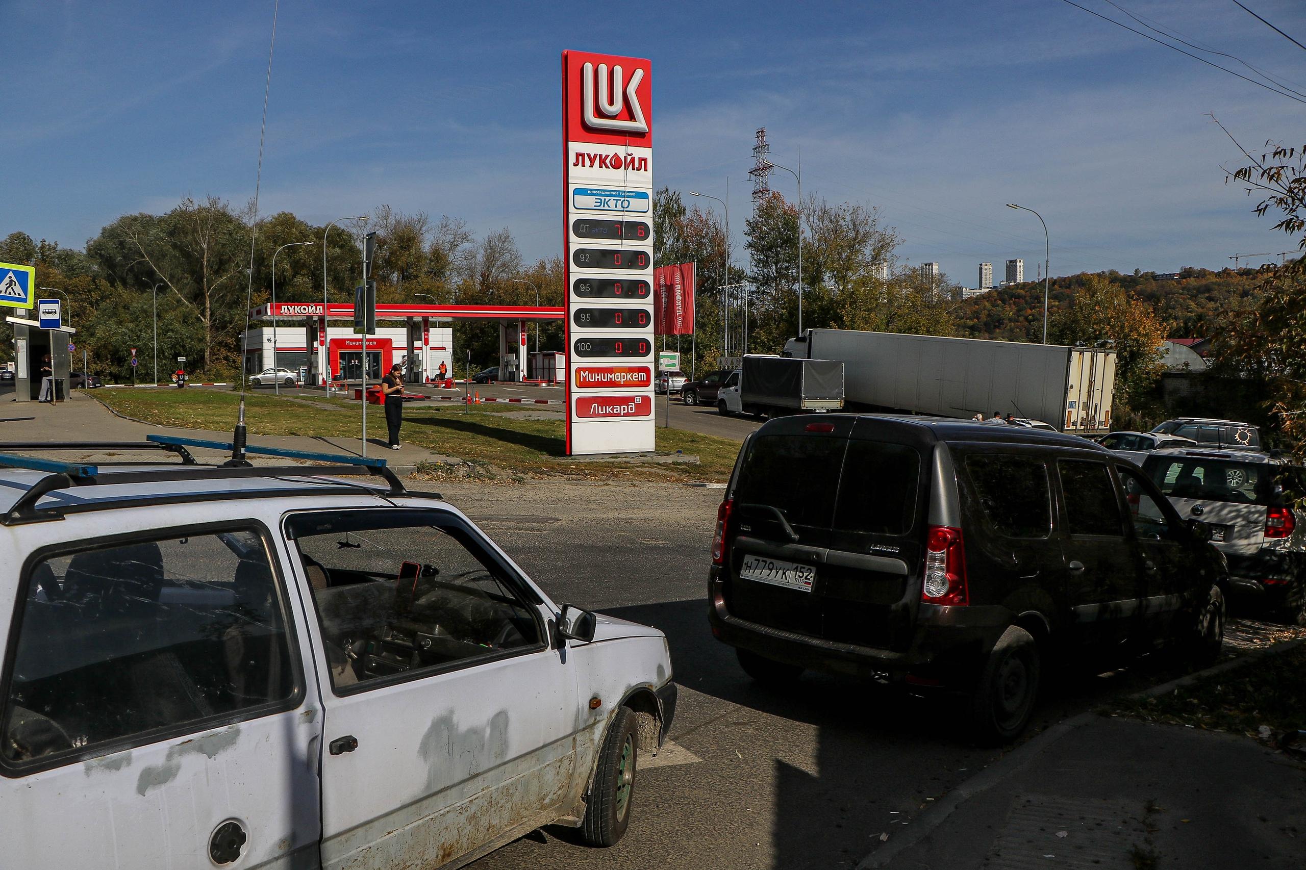 Следим за словами. Что говорят власти о топливном кризисе в России: причины, принятые меры и прогнозы