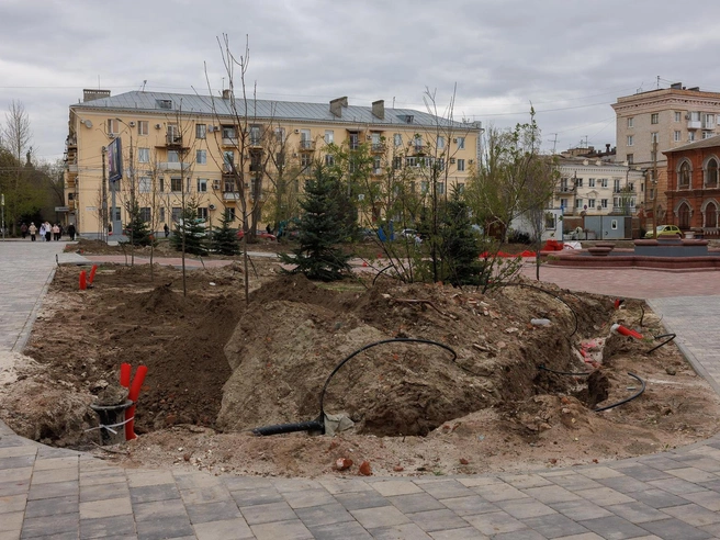 Назначение выкопанной траншеи неясно. | Источник: Алексей Волхонский / V1.RU