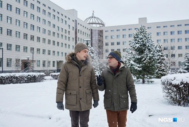 Заезжаете в общагу, а там Шелдон и Леонард из «Теории большого взрыва» (18+). Ваши действия? | Источник: Юрий Орлов / Городские медиа