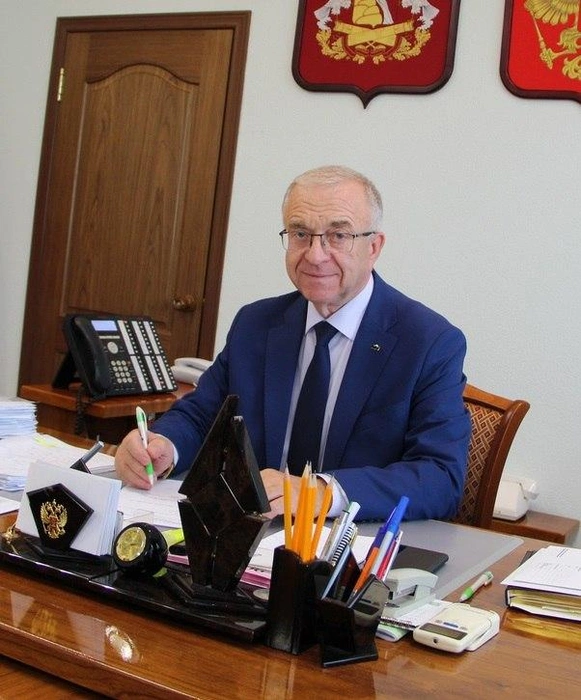 Виктор Бурдин возглавлял район почти два десятилетия | Источник: Таловский район / T.me