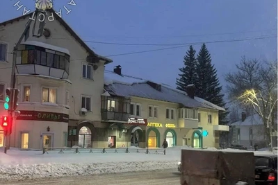 В Татарстане глыба льда травмировала женщину