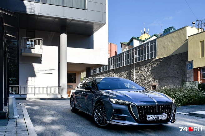 Hongqi ощутимо снизил цены: за H6 просят от 3,9 миллиона рублей, то есть почти на миллион меньше, чем стоил близкий к нему H5 в начале года | Источник: Артем Краснов