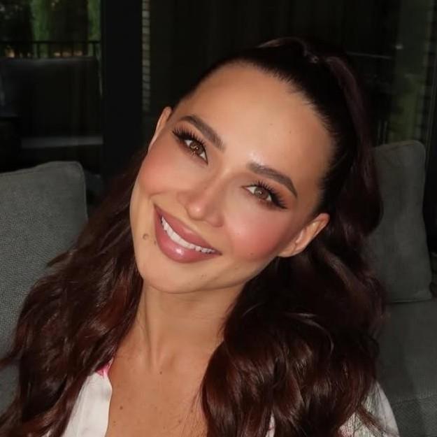 Больная раком Лерчек уехала из больницы под расписку: блогер решила провести время дома с детьми