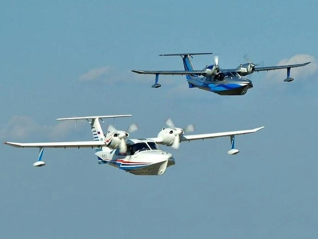 Парочка LA-8 в полете | Источник: Aerovolga.com