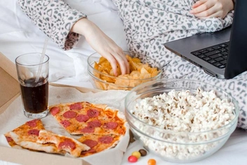 «Я постоянно переедаю. Как научиться вовремя останавливаться?»