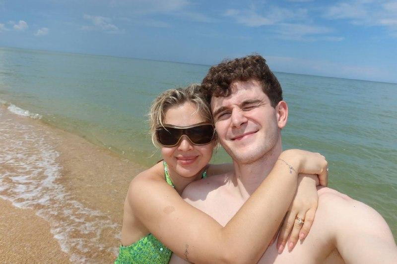 Номер за 50 тысяч в сутки: Покров и Бабич спустили кругленькую сумму на медовый месяц в Анапе — фото