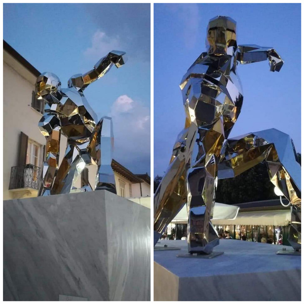 В Италии установили четырехметровый памятник Тони Старку (фото)