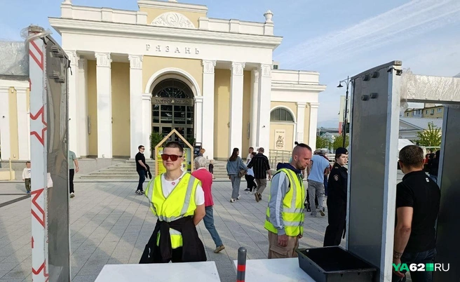 Стиля на ВДНХ раздавали даже волонтеры на рамках | Источник: Сергей Галицкий \ 62.RU