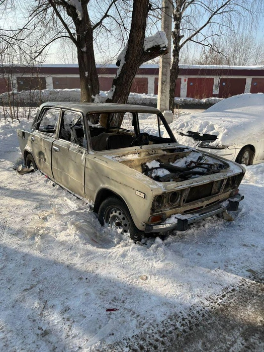 В Новокузнецке вывезли очередной бесхозный автомобиль | Источник: www.city-n.ru