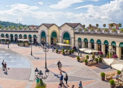 То, что доктор прописал: шопинг-терапия в итальянском аутлете Serravalle Designer Outlet