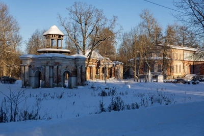 Ведерников обсудил реставрацию усадьбы Строгановых в Волышово