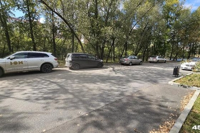 Власти Кургана ответили на жалобы о машинах в ЦПКиО
