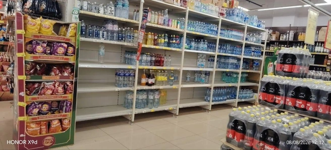 Воду в магазинах раскупали подчистую | Источник: читатель E1.RU