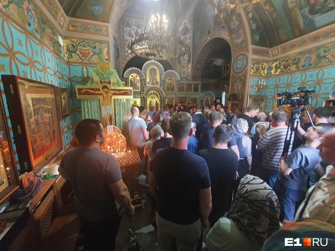 Отпевали Лухманова в церкви Александра Невского | Источник: Евгений Кошек / E1.RU