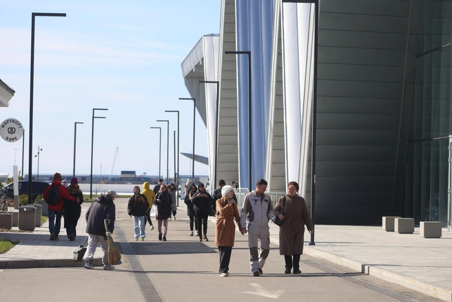 В Кронштадте высадились роботы. Они сразятся в футбол и устроят воздушные гонки | Источник: Сергей Михайличенко / «Фонтанка.ру»