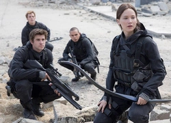 Появился дублированный трейлер к фильму «Голодные игры: Сойка-пересмешница. Часть 2»
