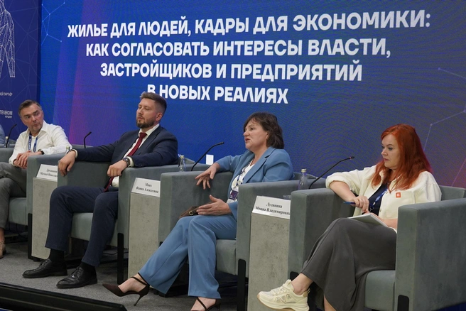 Среди спикеров была и замминистра строительства Прикамья Фаина Минх | Источник: АНО «Центр компетенций „Умный город“"